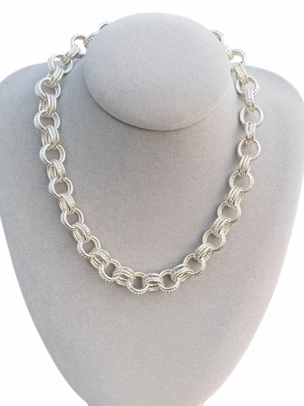 T TAHARI Silver O Ring Circles Chain Necklace
